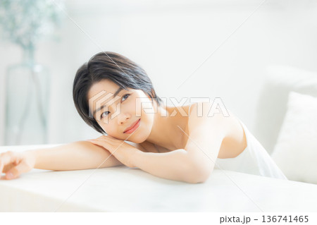若い女性のスキンケア 若い女性のスキンケア 136741465