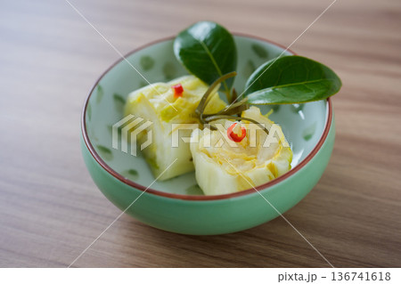 白菜の漬物 白菜の漬物 136741618