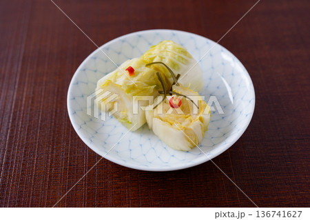 白菜の漬物 136741627