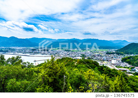 【続日本100名城】引田城跡のある城山から見た初秋の引田の風景5　香川県東かがわ市 136745575