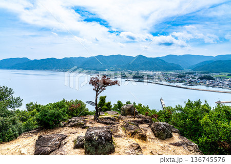 【続日本100名城】引田城跡の本丸から見た初秋の引田の風景　香川県東かがわ市 136745576