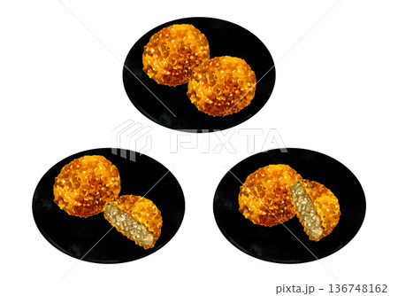 お皿に盛り付けたメンチカツのセット　料理・食べ物の手描き水彩イラスト素材 136748162