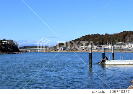 滋賀県大津市　瀬田川の風景 136748377