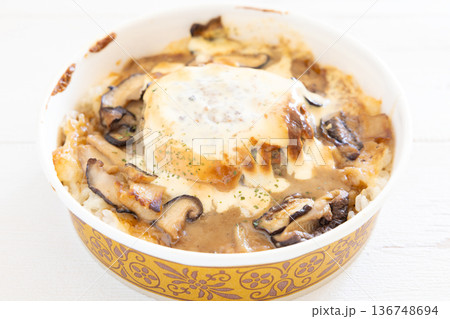 美味しいきのこチーズハンバーグドリア 136748694