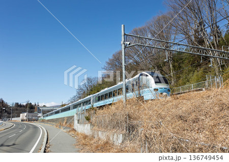 JR吾妻線 長野原草津口駅に待機する臨時特急草津・四万 E653系 JR吾妻線 長野原草津口駅に待機する臨時特急草津・四万 E653系 136749454