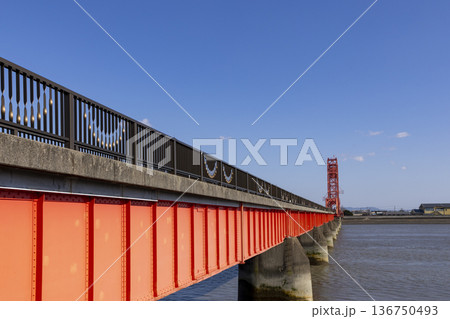 晴れた日にはえる筑後川昇開橋の風景 晴れた日にはえる筑後川昇開橋の風景 136750493