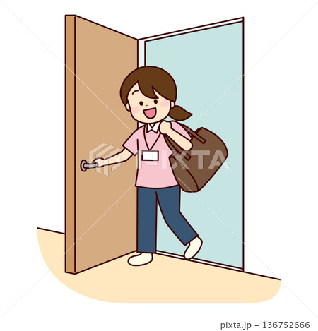 笑顔で訪問先の部屋へ入る訪問看護師 136752666