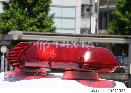 パトカーのパトランプ 136753354