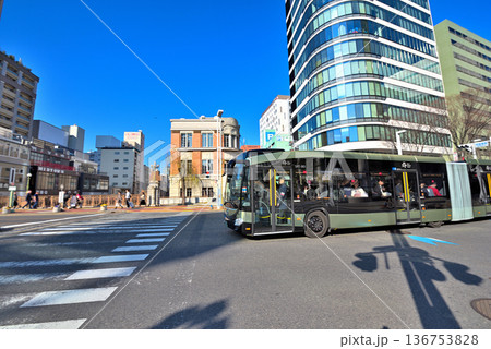 《愛知県》名古屋市納屋橋を走る新路面交通システムSRT 136753828