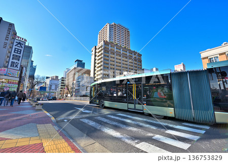 《愛知県》名古屋市納屋橋を走る新路面交通システムSRT 《愛知県》名古屋市納屋橋を走る新路面交通システムSRT 136753829