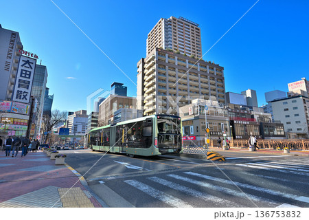 《愛知県》名古屋市納屋橋を走る新路面交通システムSRT 136753832