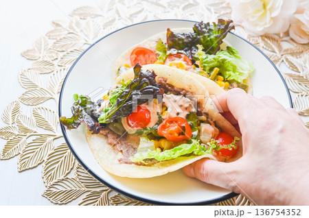 サボテンのラップサンド 136754352