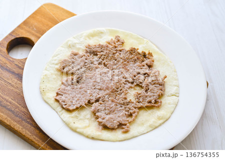 トルティーヤ作り 136754355