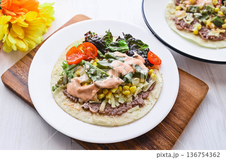 トルティーヤ作り　サボテンステーキ 136754362