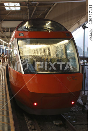 ［OH］小田急ロマンスカー（70000形GSE車） 136757151