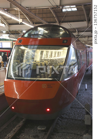 ［OH］小田急ロマンスカー（70000形GSE車） 136757152