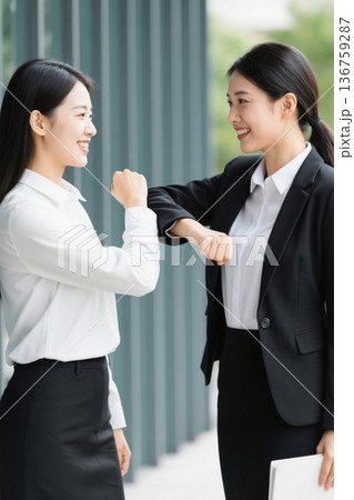 女性 メス 女の人 136759287