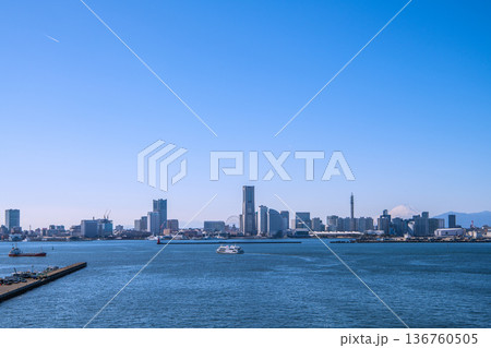 日本の横浜都市景観珍景&新風景。横浜の街を一望…マリーンルージュと富士山が競演…飛行機雲も 日本の横浜都市景観珍景&新風景。横浜の街を一望…マリーンルージュと富士山が競演…飛行機雲も 136760505