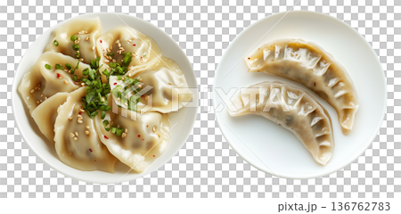 Steamed mandu dumplings placed in circular pattern on ceramic plate, isolated on white transparent background 136762783
