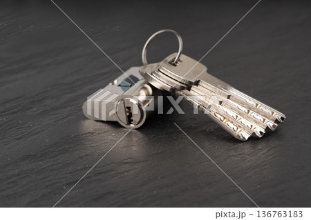 Keys and lock cylinder for door lock. Pin tumbler components ready to replace or repair Keys and lock cylinder for door lock. Pin tumbler components ready to replace or repair 136763183