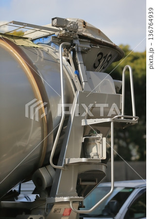 アジテータトラック（コンクリートミキサー車） 136764939