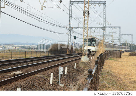 近鉄奈良線の線路・電車(大和西大寺駅⇄新大宮駅 間/奈良県奈良市) 近鉄奈良線の線路・電車(大和西大寺駅⇄新大宮駅 間/奈良県奈良市) 136765756