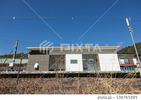 JR吾妻線　群馬大津駅 136765895