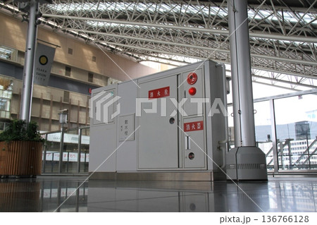 都市の安全を支える大阪駅の消防設備 都市の安全を支える大阪駅の消防設備 136766128