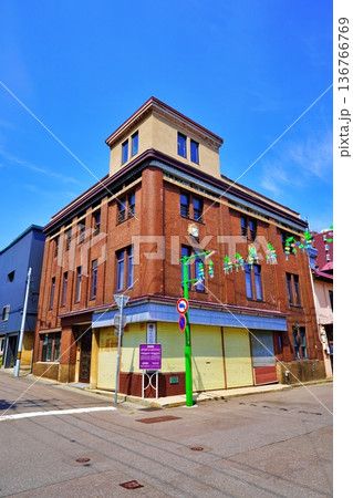 小樽市指定歴史的建造物 第37号 旧渡邊酒造店 小樽市指定歴史的建造物 第37号 旧渡邊酒造店 136766769