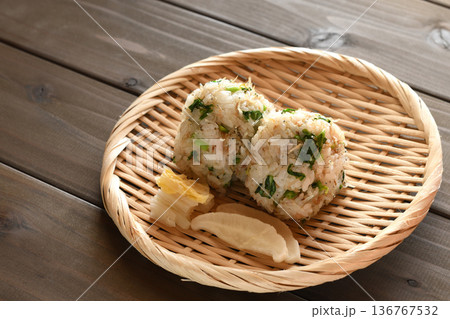 かぶの葉のおにぎり かぶの葉のおにぎり 136767532