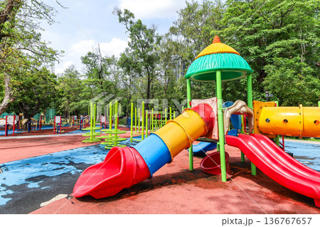 遊具のある公園 136767657