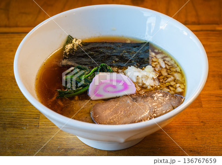 醤油ラーメン 136767659