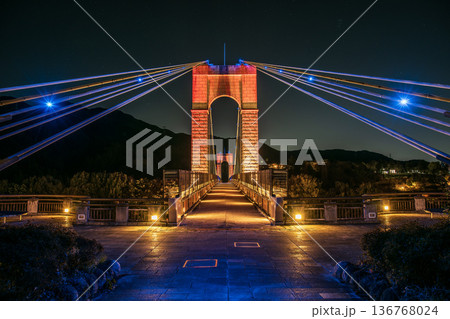 秦野戸川公園　風の吊り橋ライトアップ 136768024