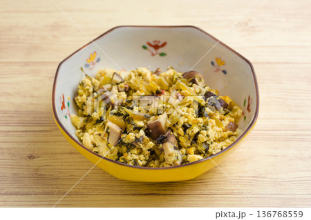 高菜の炒り豆腐 高菜の炒り豆腐 136768559