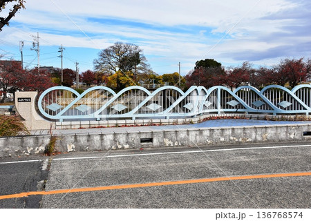 三重県 桑名市の舟入橋と周辺町並み 三重県 桑名市の舟入橋と周辺町並み 136768574