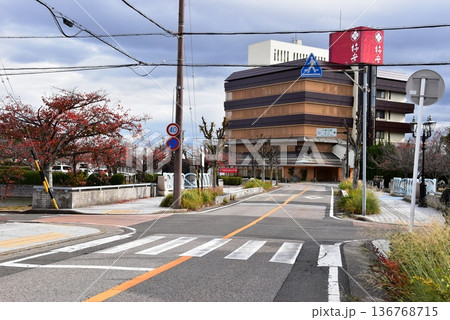 三重県 桑名市の舟入橋と柿安と周辺町並み 三重県 桑名市の舟入橋と柿安と周辺町並み 136768715