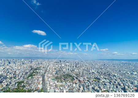 大阪都市風景・地平線と青空 大阪都市風景・地平線と青空 136769120