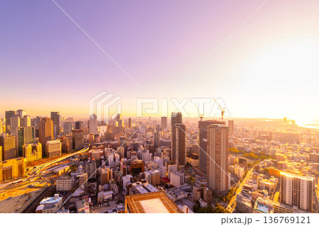 大阪夕暮れの都市風景 大阪夕暮れの都市風景 136769121