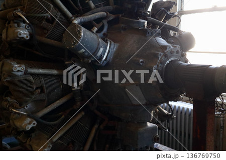 ロマンチック茨城（筑波海軍航空隊記念館。旧司令部庁舎に残るB-29爆撃機に搭載されたエンジン）笠間市 136769750