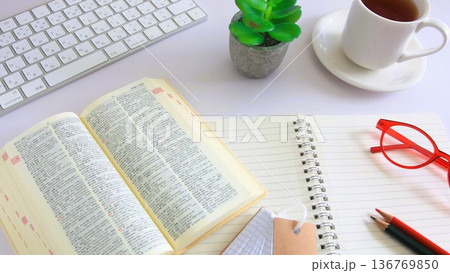 教育イメージ 受験生 試験勉強 教育イメージ 受験生 試験勉強 136769850