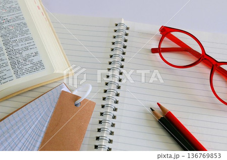 教育イメージ 受験生 試験勉強 教育イメージ 受験生 試験勉強 136769853