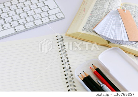 教育イメージ 受験生 試験勉強 教育イメージ 受験生 試験勉強 136769857