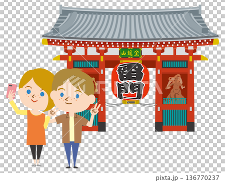 観光地で自撮りをしている外国人 観光地で自撮りをしている外国人 136770237