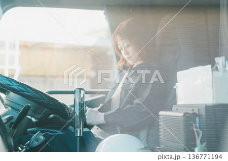 truck driver 136771194