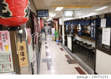 大阪駅ガード下新梅田食堂街 大阪駅ガード下新梅田食堂街 136771251