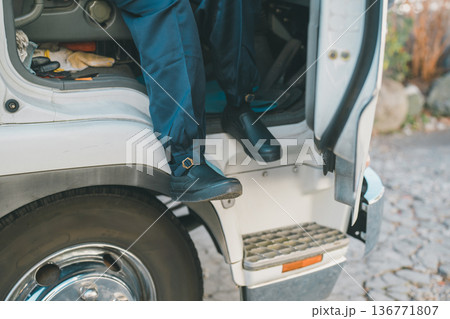 truck driver 136771807