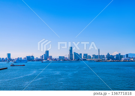 日本の横浜都市景観珍景＆新風景。横浜の街を一望…飛鳥Ⅱや富士山、横浜関内タワー、Kアリーナなどを望む 136771818