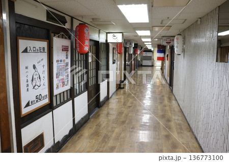 大阪駅ガード下新梅田食堂街 大阪駅ガード下新梅田食堂街 136773100