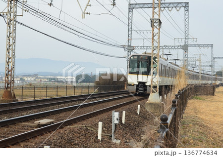 近鉄奈良線の線路･電車（大和西大寺駅⇄新大宮駅 間／奈良県奈良市） 136774634