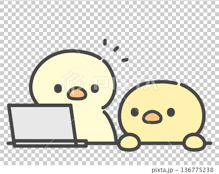 ノートパソコンで作業するひよこを横から見ているひよこの手書きイラスト 136775238